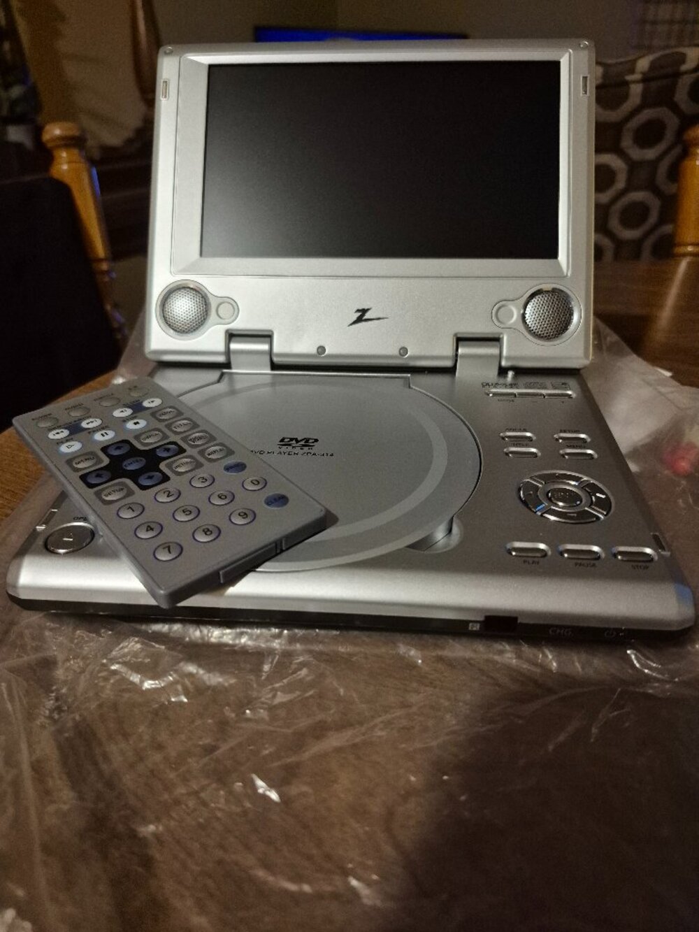 VINTAGE PORTABLE MOVIE PLAYER PORTABLE DVD PLAYER 7" SCREEN